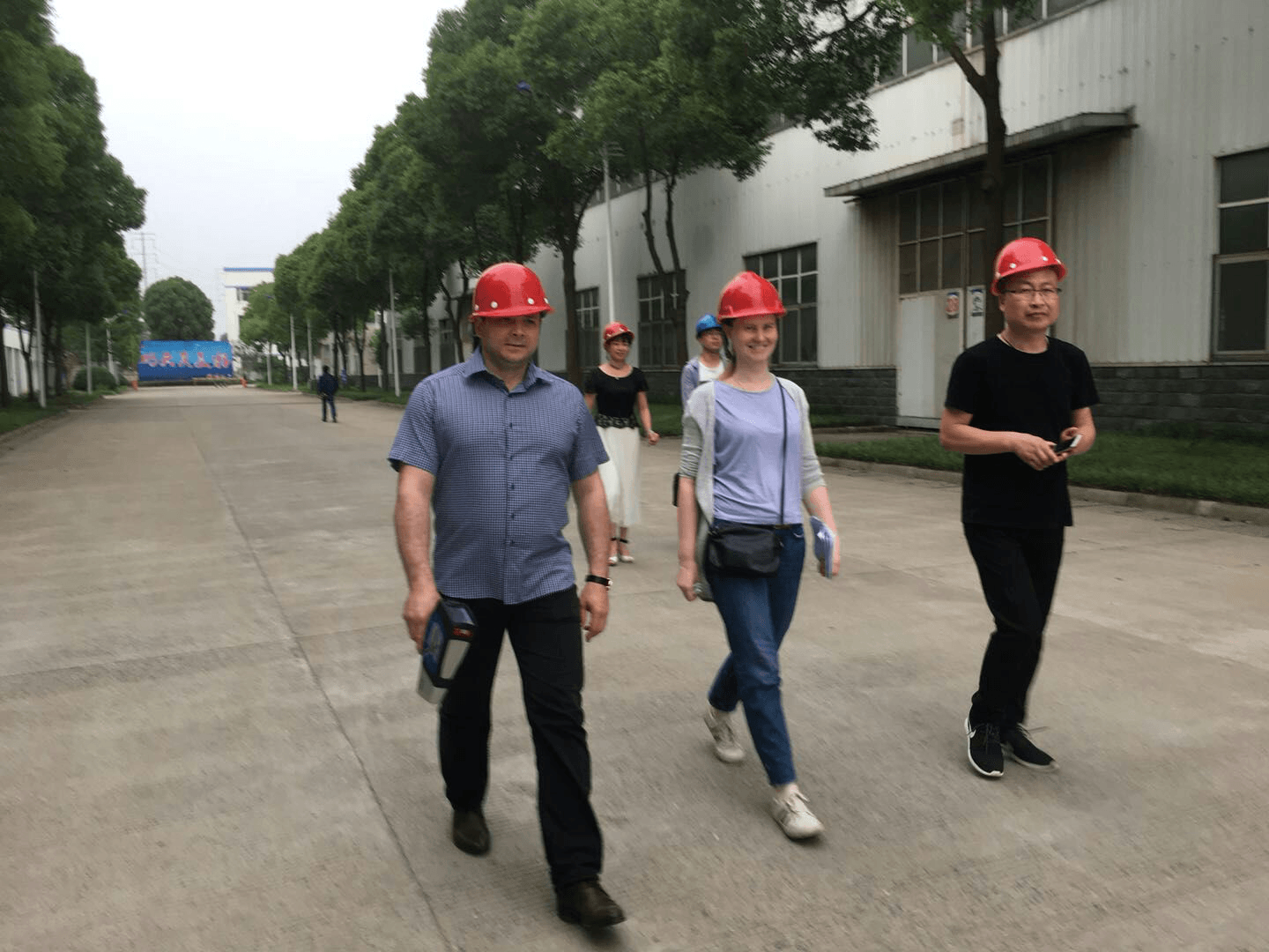 六一兒童節(jié)剛過(guò),江蘇江河就迎來(lái)了俄羅斯客戶(hù)來(lái)訪(fǎng)