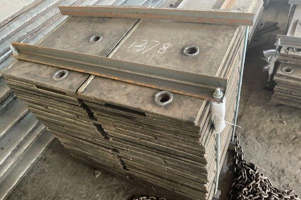 熔煉鏡面復(fù)合耐磨襯板廠家給您按需定制！[江河]